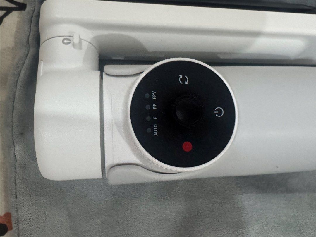 Insta360 Flow Smartphone Stabilizer (Category: Gimbals & Stabilizers ) located in Rizal. Submitted by stashbyalexa (Listing ID 1424465756, Image 3). Description: - Insta360 Flow smartphone stabilizer - Color: White and Gray - Features: Power button, mode selection, rotating dial - Foldable design - Includes carrying pouch - Condition: pristine, used once only.