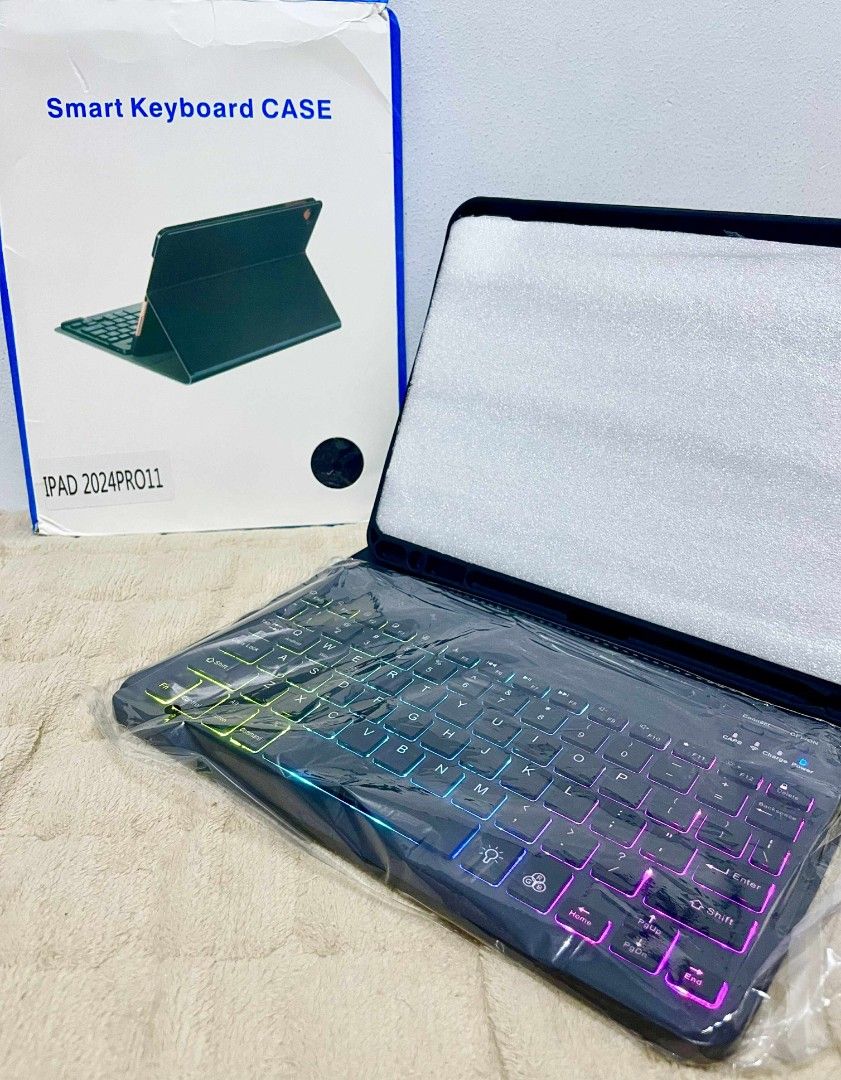 IPAD PRO 2024 11” Magnetic Detachable Keyboard Lightning (Category: Cases & Sleeves) located in Las Pinas. Submitted by deseyey (Listing ID 1424474771, Image 2). Description: IPAD PRO 2024 11” Magnetic Detachable Keyboard Lightning 650 🎨 Available colors: 🖤 Black 🩷 Pink 💚 Green ✅ Brand new ✅ Magnetic detachable ✅ Stable & responsive keys 📍 Location: Las Piñas City 🛵 Lalamove or JNT MOP: GCASH PM lang for sure buyers 😊.