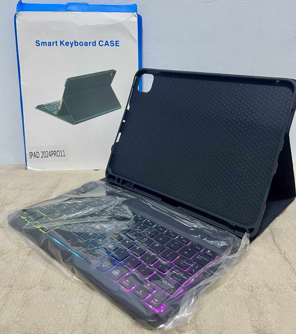 IPAD PRO 2024 11” Magnetic Detachable Keyboard Lightning (Category: Cases & Sleeves) located in Las Pinas. Submitted by deseyey (Listing ID 1424474771, Image 1). Description: IPAD PRO 2024 11” Magnetic Detachable Keyboard Lightning 650 🎨 Available colors: 🖤 Black 🩷 Pink 💚 Green ✅ Brand new ✅ Magnetic detachable ✅ Stable & responsive keys 📍 Location: Las Piñas City 🛵 Lalamove or JNT MOP: GCASH PM lang for sure buyers 😊.