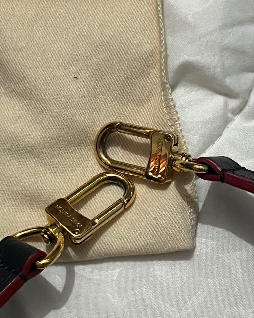 Louis Vuitton Pochette Metis Empreinte (Category: Luxury Bags & Wallets) located in Manila. Submitted by ks9508 (Listing ID 1424411940, Image 3). Description: With entrupy.