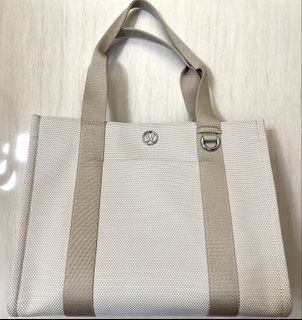 （分類：）位於 。 由 ____v__ 提交（商品編號 1424415513，圖片 1）。簡介： 。