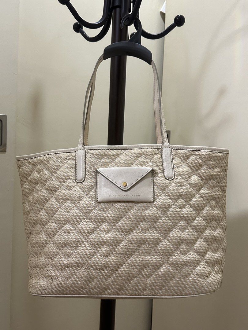 MARC JACOBS Pillow Tote Bag (Category: Tote Bags) located in Manila. Submitted by bas1cb1tch (Listing ID 1424483954, Image 1). Description: Large in size 100% Authentic No inclusions other than dustbag.