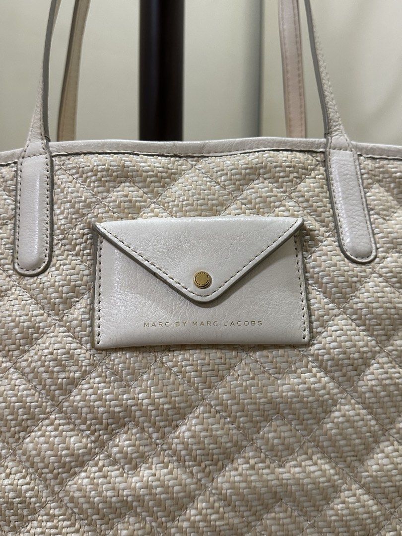 MARC JACOBS Pillow Tote Bag (Category: Tote Bags) located in Manila. Submitted by bas1cb1tch (Listing ID 1424483954, Image 3). Description: Large in size 100% Authentic No inclusions other than dustbag.