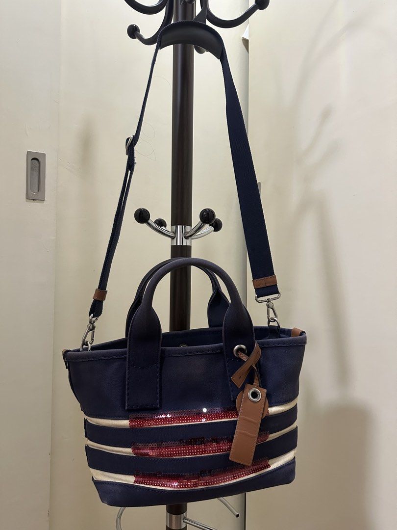MARC JACOBS Sling Bag (Category: Cross-body Bags) located in Manila. Submitted by bas1cb1tch (Listing ID 1424484367, Image 1). Description: Medium in size 100% authentic No inclusions other than dust bag.