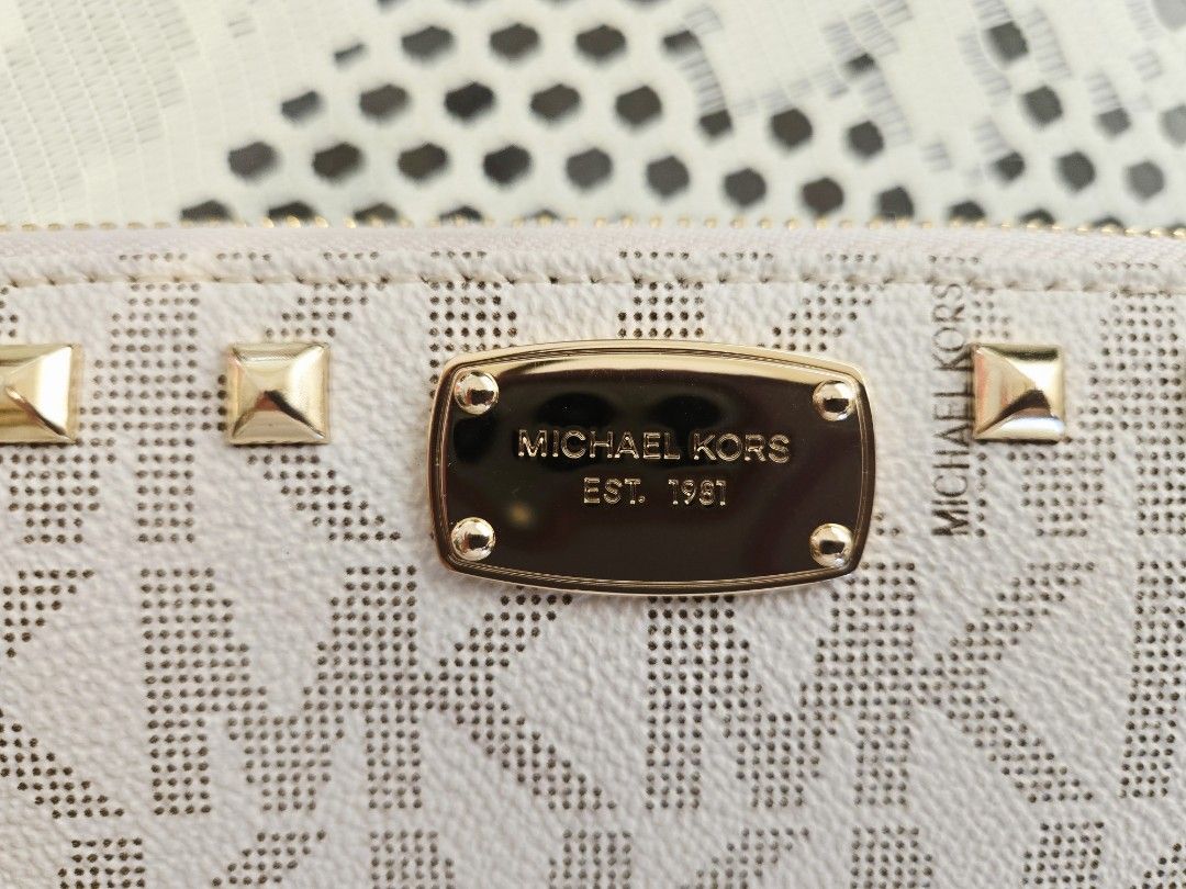 Michael Kors Jet Set Studded ZA Continental Wallet (Category: Luxury Bags & Wallets) located in Santa Rosa. Submitted by unicornshopper (Listing ID 1424377077, Image 3). Description: - Michael Kors wallet - Zip-around closure - Vanilla color with gold-tone studs - MK logo pattern - Multiple card slots and compartments *Price includes shipping fee.
