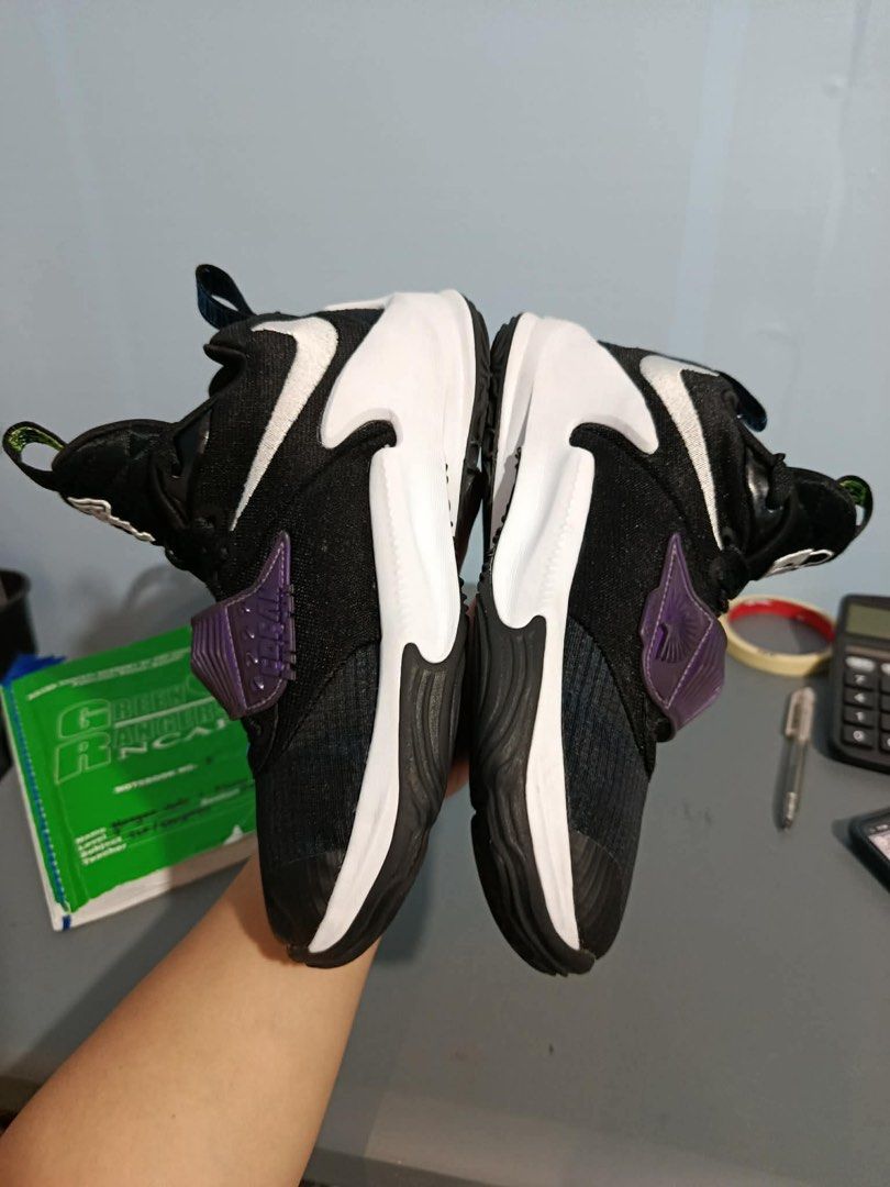 Nike Zoom Freak 3 Black White (Category: Babies & Kids Fashion) located in Tagbilaran City. Submitted by chawbello (Listing ID 1424465536, Image 2). Description: - Nike Zoom Freak 3 - 23.5 cm, 4y - Color: Black and White - Purple midfoot strap - White sole - Nike swoosh logo - Key and lock tongue design.