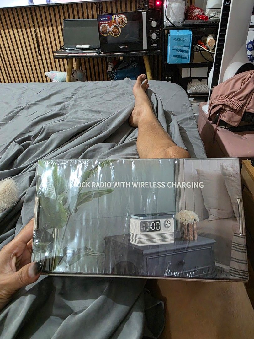 Optimus Clock Radio with Wireless Charging (Category: Clocks) located in Pasay City. Submitted by bosungkim32577 (Listing ID 1424390616, Image 1). Description: brand-new radio clock with charger na no tawad po bago pa yan kita naman..
