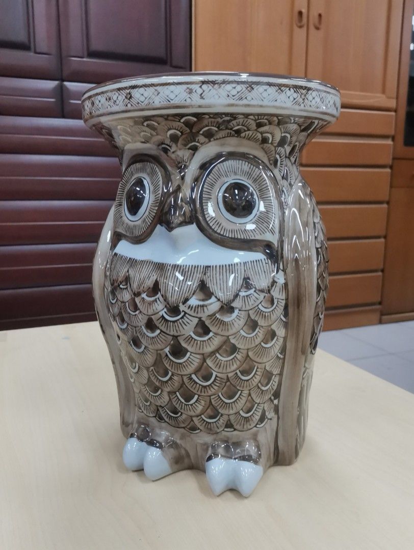 CERAMIC OWL PEDESTAL PLANTER JARDENIERE (Category: Chairs) located in Bulacan. Submitted by tsunami_express (Listing ID 1424410219, Image 3). Description: This beautiful Owl Pedestal piece stands 14-inches. Made of glazed ceramic. Glorious hand-painted details earth-toned finish. .
