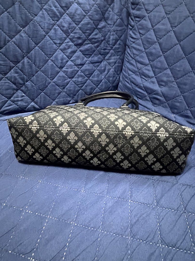 Patrick Cox London Handbag (Category: Luxury Bags & Wallets) located in General Trias. Submitted by mybag2025 (Listing ID 1424347660, Image 3). Description: - Black Patrick Cox London handbag - Fleur-de-lis pattern - Top zipper closure - Two handles - Interior zippered pocket - Gold fleur-de-lis button detail.