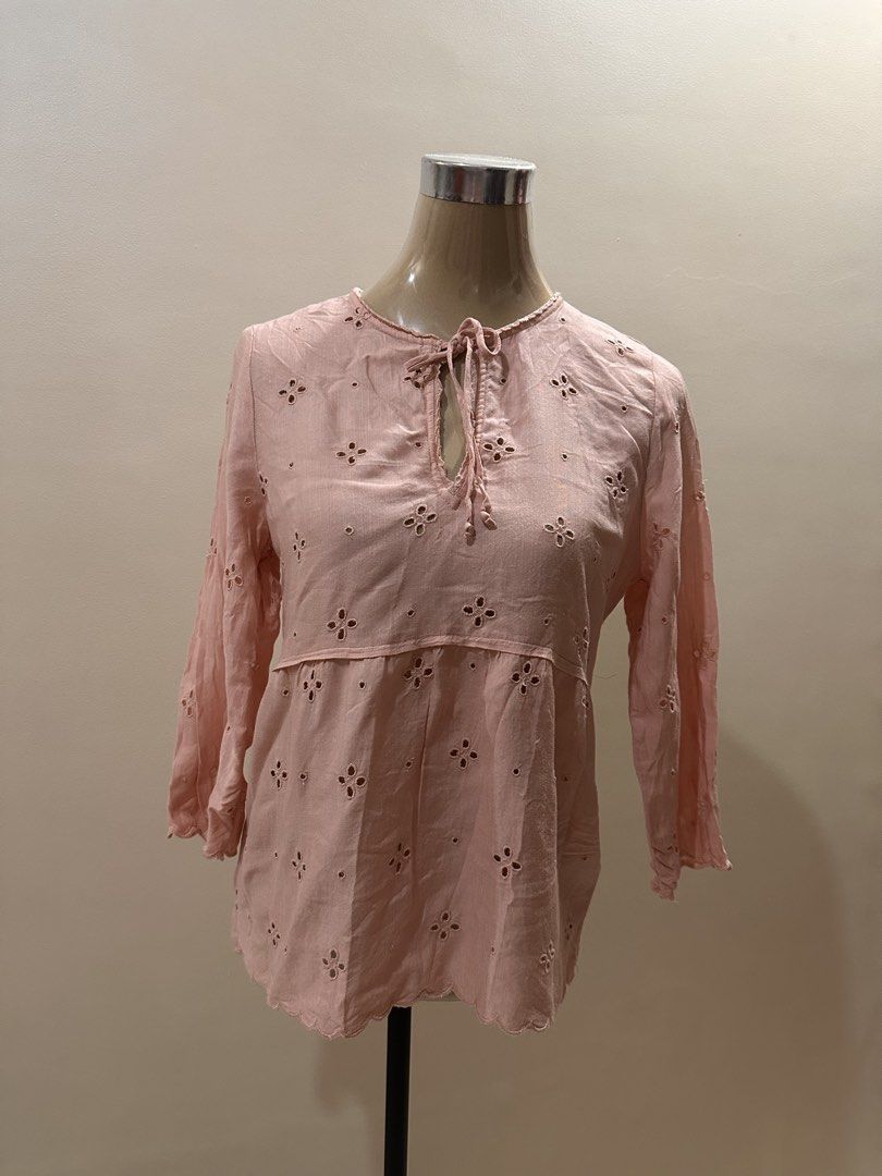 Peach blouse (Category: Blouses) located in San Fernando. Submitted by rpam21 (Listing ID 1424381367, Image 1). Description: .
