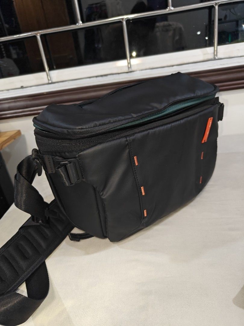 Pgytech OneMo Sling 7L (Category: Camera Bags & Carriers) located in Caloocan City. Submitted by pochbor (Listing ID 1424458679, Image 2). Description: RFS: Decluttering 7L fits large lenses and Camera Bodies Expandable. Complete dividers, Excellent condition. Bought online for 5k .