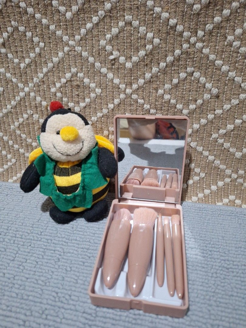 Pink Makeup Kit with Mirror (Category: Makeup) located in Naga. Submitted by bellebargainbox (Listing ID 1424434539, Image 1). Description: - Pink, travel-friendly makeup kit - Includes a mirror - Comes with various applicators - Ideal for different makeup applications - Compact and easy to carry.