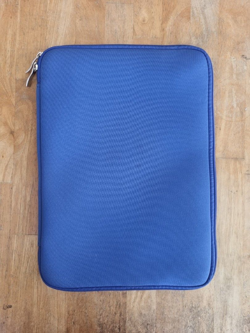 Plain blue laptop sleeve 15" with zipper (Category: Laptop Bags & Sleeves) located in Las Pinas. Submitted by homedispatch (Listing ID 1424404938, Image 1). Description: - Plain blue laptop sleeve - Features a secure zipper closure - Includes elastic straps inside to hold laptop - Simple design dimensions: 14.5" x 10.5".