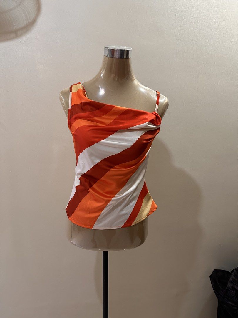 Printed blouse (Category: Blouses) located in San Fernando. Submitted by rpam21 (Listing ID 1424382481, Image 1). Description: .