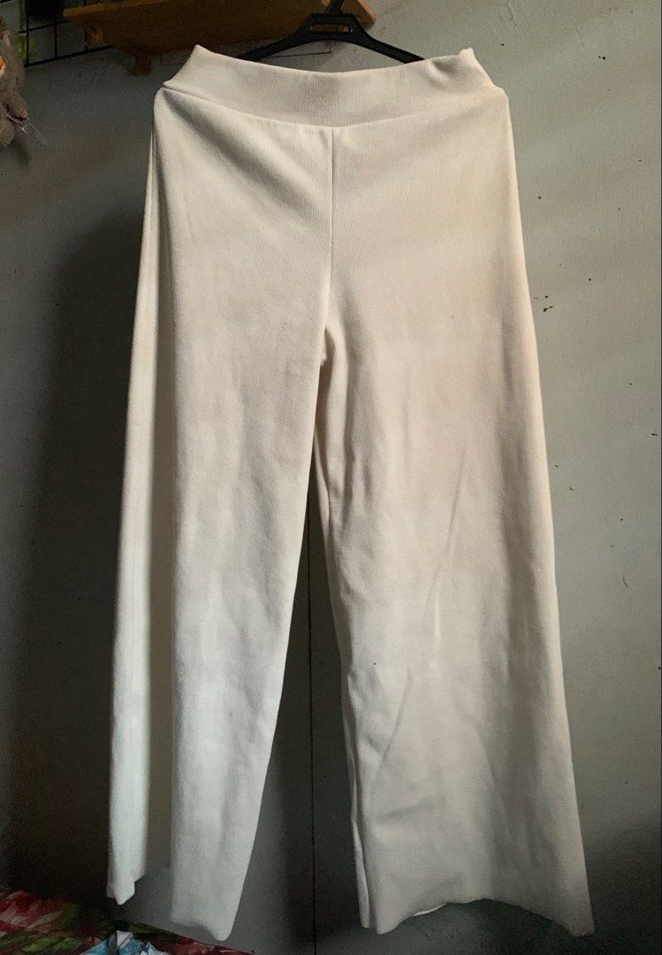QUEENCM MOLLY PANTS (HARPER PANTS) (Category: Other Bottoms) located in Angeles City. Submitted by xtinedoyt16 (Listing ID 1424497595, Image 3). Description: QUEENCM MOLLY PANTS IN SHADE EGGSHELL SIZE 25-40 RFS: DECLUTTERING IN VERY GOOD CONDITION TRIED ONLY.