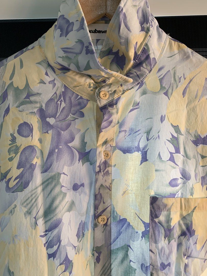 Random Floral Polo (Category: Tshirts & Polo Shirts ) located in Muntinlupa City. Submitted by mcnigel84 (Listing ID 1424413909, Image 3). Description: Used Random Floral Polo Large Tag 22.5” x 29.5” No issue new condition Summer vibes Declutter .