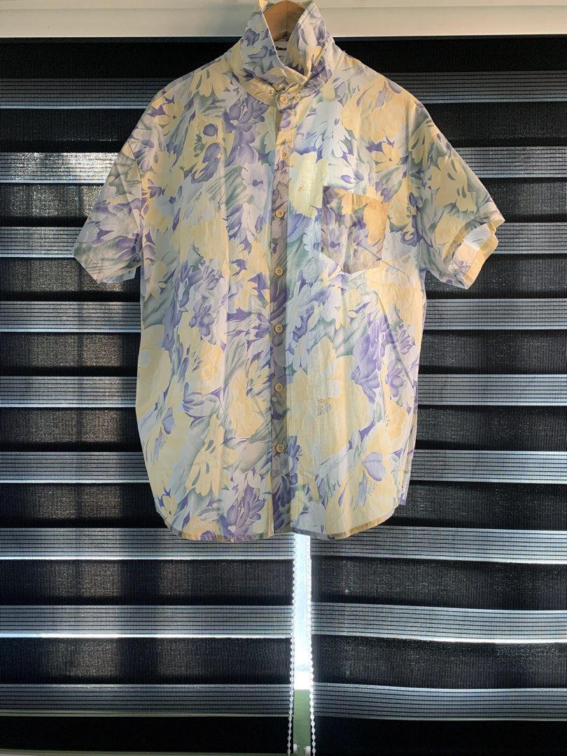 Random Floral Polo (Category: Tshirts & Polo Shirts ) located in Muntinlupa City. Submitted by mcnigel84 (Listing ID 1424413909, Image 2). Description: Used Random Floral Polo Large Tag 22.5” x 29.5” No issue new condition Summer vibes Declutter .