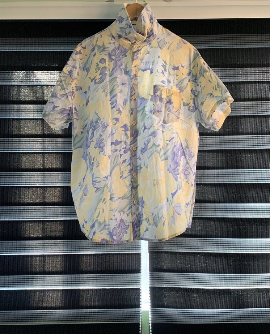 Random Floral Polo (Category: Tshirts & Polo Shirts ) located in Muntinlupa City. Submitted by mcnigel84 (Listing ID 1424413909, Image 1). Description: Used Random Floral Polo Large Tag 22.5” x 29.5” No issue new condition Summer vibes Declutter .