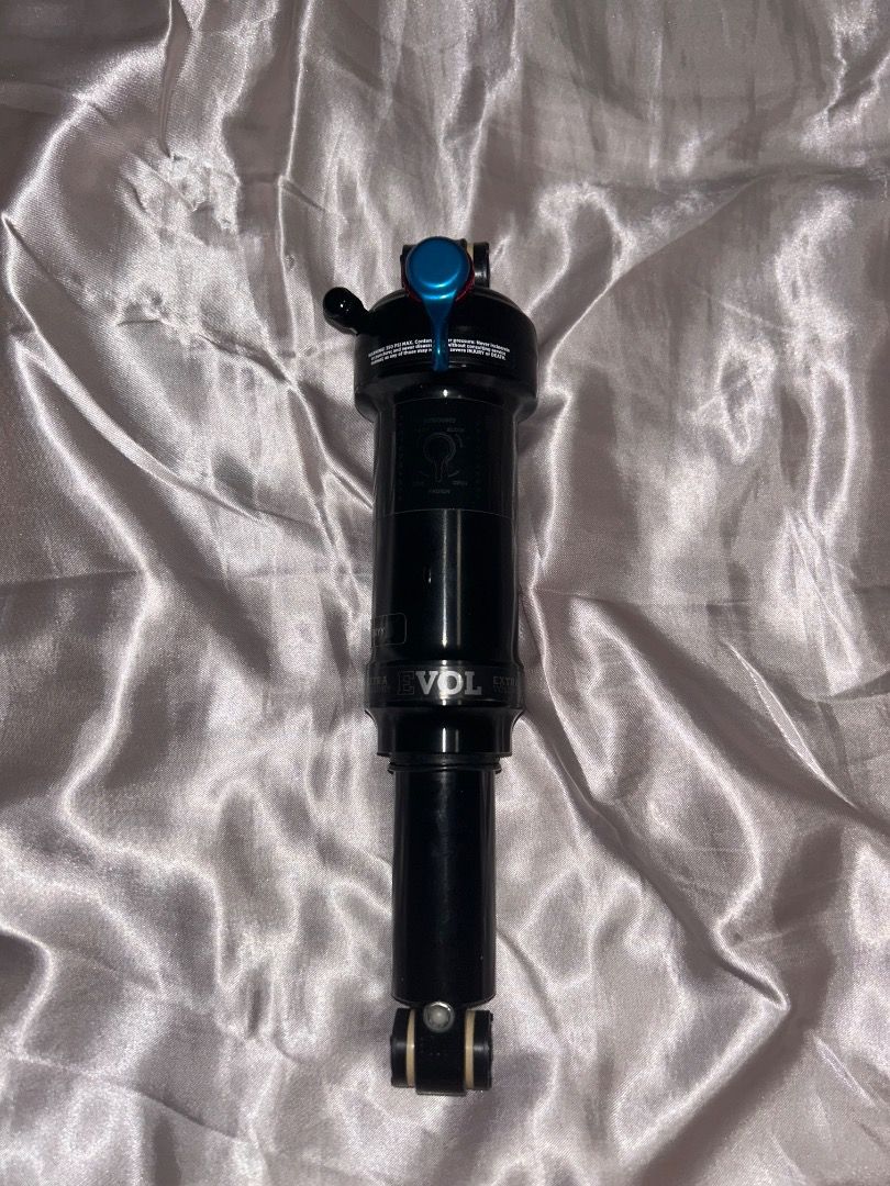 Fox float dps (Category: Parts & Accessories) located in Singapore. Submitted by peanutjam8833 (Listing ID 1424475608, Image 1). Description: Fox= 210x55.
