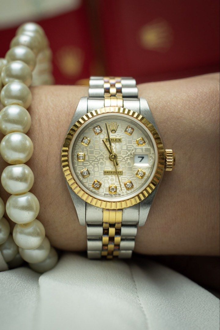 Rolex Datejust 26 Anniversary Diamond Dial (Category: Luxury Watches) located in Caloocan City. Submitted by time.pulsemnl (Listing ID 1424445671, Image 2). Description: Rolex Datejust 26 – Anniversary Diamond Dial (1999) 335,000 PHP Ref: 79173 Condition: Unpolished / Never Polished Anniversary Dial with Diamond Markers Two-Tone (18k Yellow Gold & Stainless Steel) Original Jubilee Bracelet (Complete Links) With Original Papers, Box & Outer Box We