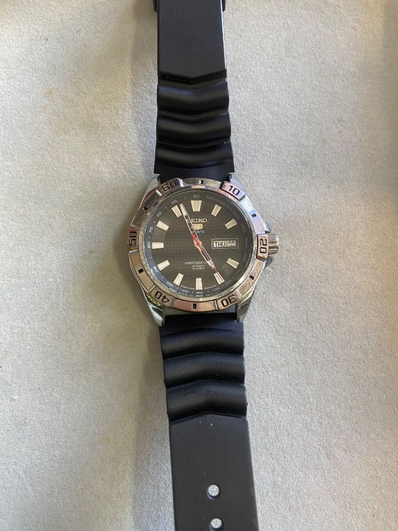 Seiko 5 sports Automatic 7s36-04L0 (Category: Men's Watches) located in Binan City. Submitted by retroz_collections (Listing ID 1424409090, Image 2). Description: Running before, need service.