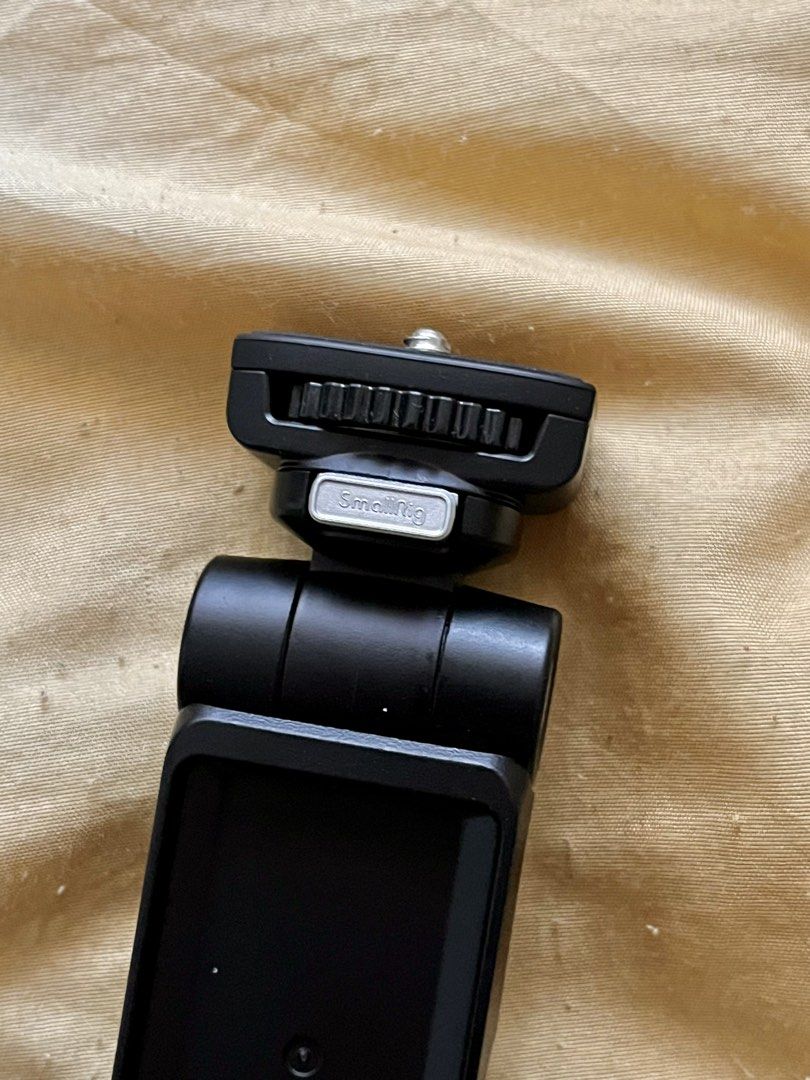 SmallRig Tripod Grip 3070 with Nikon ML-L7 Remote (Category: Tripods & Monopods) located in Mandaluyong City. Submitted by binebentanitoni (Listing ID 1424384659, Image 3). Description: brand new never used at all no box anymore srp is 2,900 selling for only 2,500 (slightly nego).