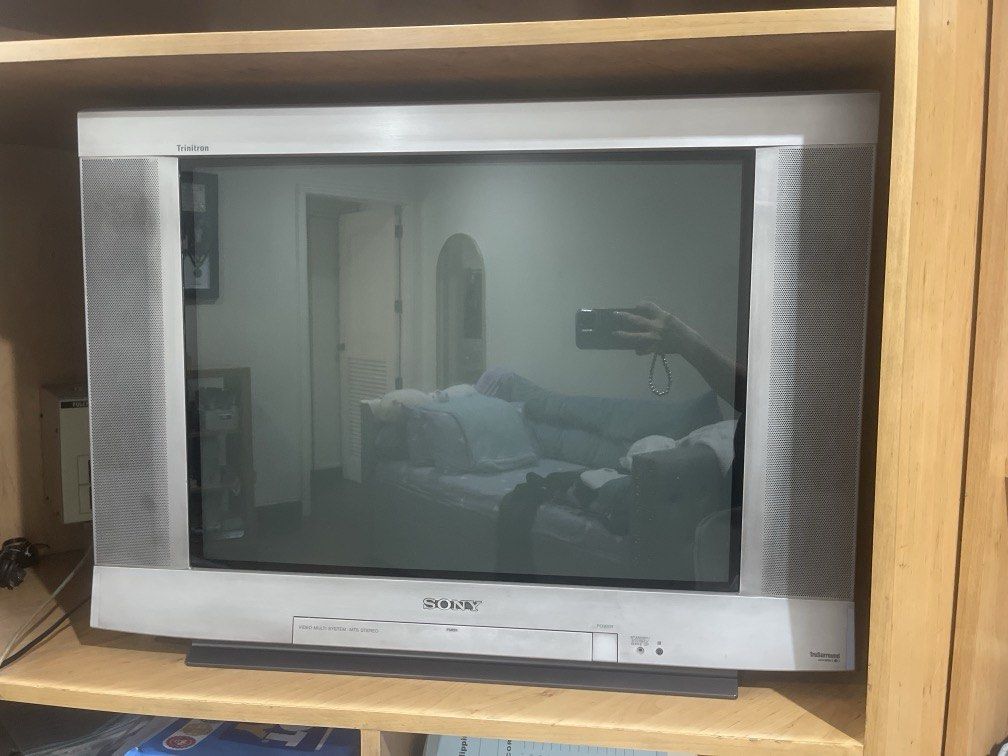 Sony Trinitron vintage 29” (Category: TV) located in Quezon City. Submitted by nitnitnat (Listing ID 1424427799, Image 2). Description: SONY TRINITRON Vintage gaming Colored TV model 29” tv serial no KV-XA29N90.
