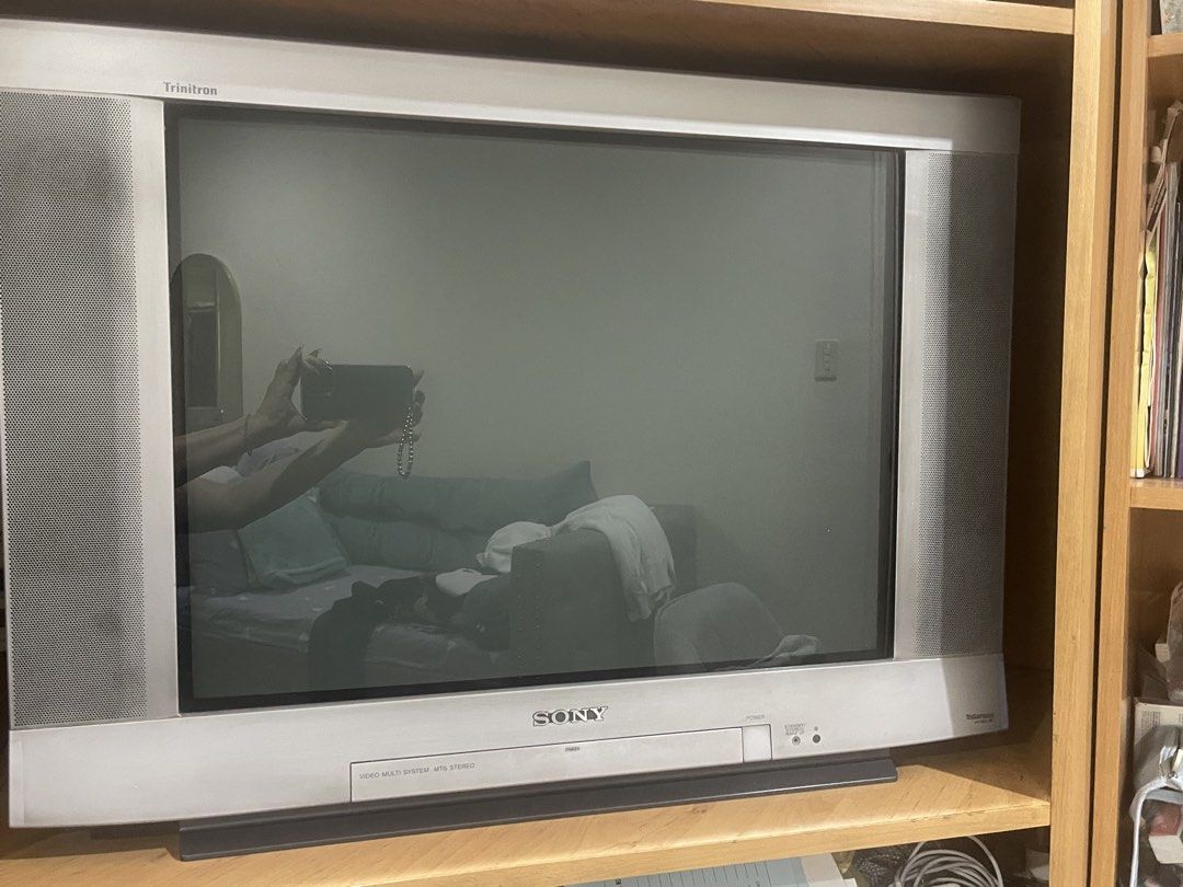 Sony Trinitron vintage 29” (Category: TV) located in Quezon City. Submitted by nitnitnat (Listing ID 1424427799, Image 3). Description: SONY TRINITRON Vintage gaming Colored TV model 29” tv serial no KV-XA29N90.