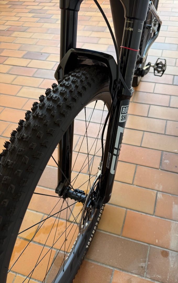 Specialized S-Works Epic EVO LTD (Category: Bicycles) located in Singapore. Submitted by zitesha969221 (Listing ID 1424404536, Image 3). Description: Immaculate S-Works Epic mountain bike. Condition 9/10 2023 Colour : Gloss Metallic Obsidian / Satin Brushed Chrome Size : M Frameset : S-Works FACT 12m Carbon, Progressive XC GeometrySuspension Rear Shock : RockShox SID LUXE ULTIMATE, Rx XC Tune, Two Position, Rebound Adjust, 190x40mm Fork : Rocksho