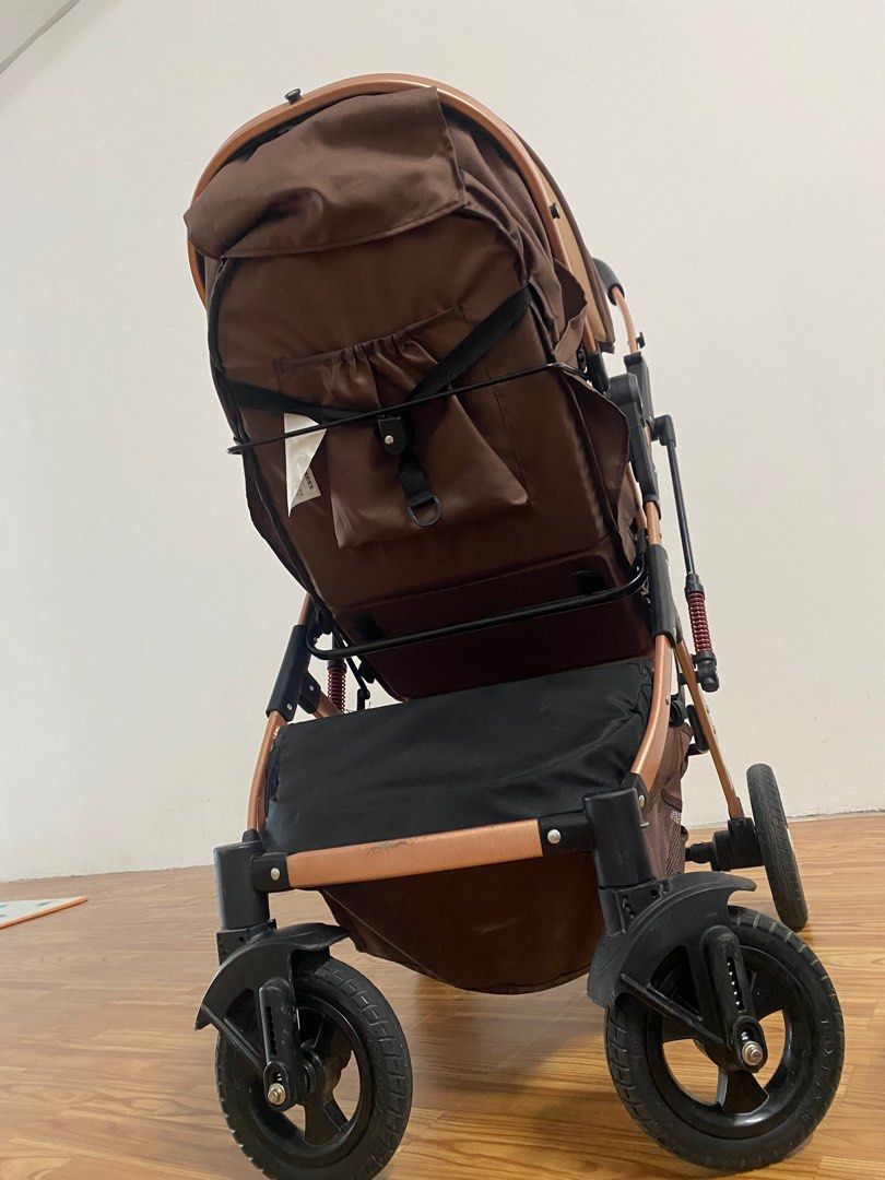 Stroller (Category: Strollers) located in Bandar Pusat Jengka. Submitted by lemaribegerak (Listing ID 1424429792, Image 3). Description: Stroller boleh baring , duduk Bole lipat, senang bawak gi mana2 Jarang pakai , pakai pun jalan dalam mall . Compartment banyak . .