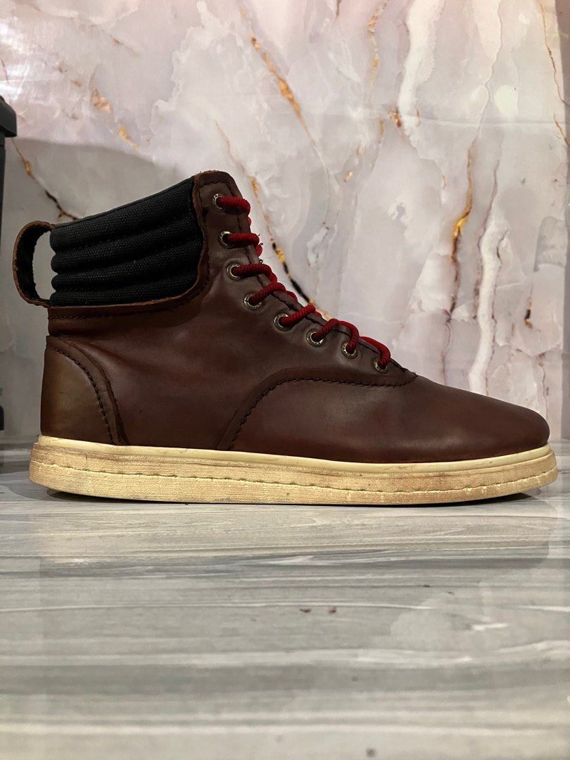SUPRA BROWN LEATHER BOOTS SIZE 10.5 MEN (Category: Sneakers) located in General Mariano Alvarez. Submitted by adonid (Listing ID 1424407824, Image 1). Description: SUPRA BROWN LEATHER BOOTS ORIGINAL SUPRA BROWN LEATHER BOOTS GOOD CONDITION NORMAL SIGN OF USAGE ONLY MINIMAL HEELDRAG SIZE 10.5 MEN.