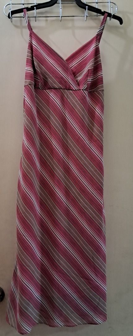 TAKE ALL Pwede pang resell (Category: Others Tops) located in Manila. Submitted by eracb (Listing ID 1424522204, Image 2). Description: 40+ pieces of dresses, skirts, tops, shorts, pants. Mix of casual and office/work clothes. Pics here are just a small sample. I can send pics to serious buyer. Size M-L. Most are branded including authentic European and US brands. All in very good condition. Lukot lang kasi matagal naka fold at nakasiksik sa draw