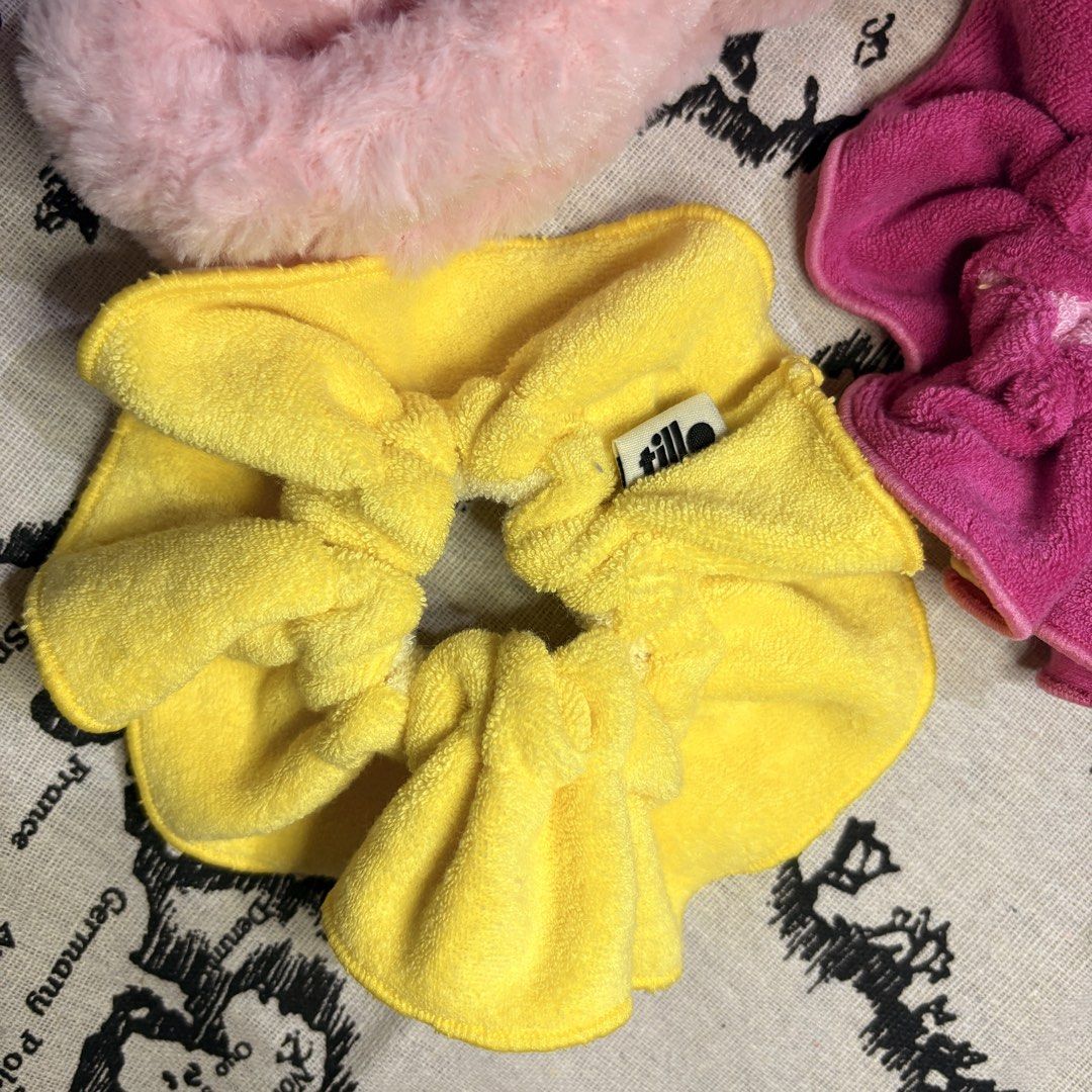 Tillo Scrunchies Set with Headband (TAKE ALL) (Category: Hair Accessories) located in Candelaria. Submitted by ma._.st (Listing ID 1424398287, Image 3). Description: - Tillo Scrunchies Set with Headband - Includes a unique headband and two scrunchies - Features a fun and playful design - Made of soft, towel-like material.