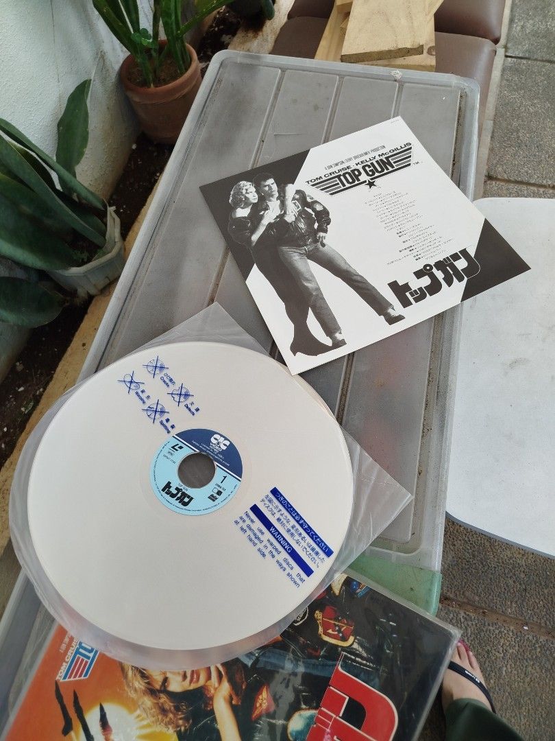 Top Gun Laserdisc (Category: CDs & DVDs) located in Caloocan City. Submitted by toys_r_here (Listing ID 1423878483, Image 2). Description: - Top Gun Laserdisc - Original packaging - Features Tom Cruise and Kelly McGillis - Japanese title - Similar movie visible on the side.