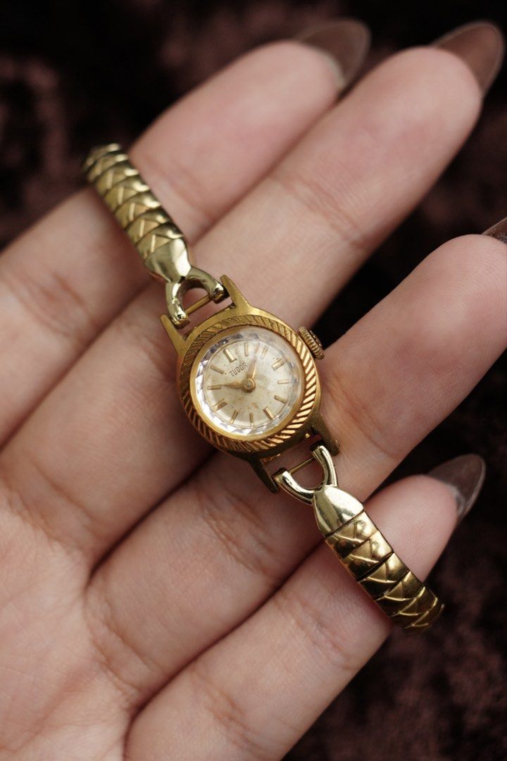 Tudor ‘Saphette’ (Category: Luxury Watches) located in Pasig City. Submitted by watchtradeph (Listing ID 1424404131, Image 2). Description: Tudor ‘Saphette’ [Ref: 2411] Manual winding Circa: 1950s Size: 14mm (ladies’) Material: 14K gold-filled Crystal: diamond-cut saphette Bracelet fit: 15-15.5cm, expandable All original watch head Newly serviced .