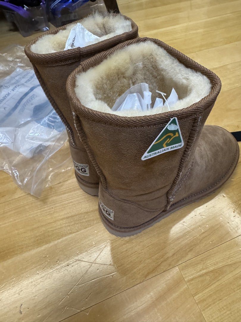 UGG （分類：靴）位於 Hong Kong。 由 mightystorm_7c0f51 提交（商品編號 1424420878，圖片 3）。簡介： 澳洲旅行購入 真正的Made in Australia 。