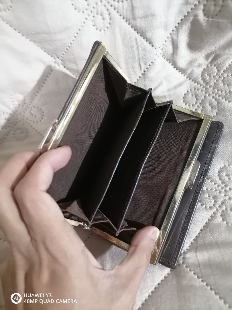 Valentino Lmore Brown Wallet (Category: Luxury Bags & Wallets) located in Naga. Submitted by mrwisethrifter (Listing ID 1424384858, Image 3). Description: - Valentino Morelli brown wallet - Woven exterior - Clasp closure - Multiple card slots - Bill and coin compartments - Valentino Morelli logo inside.