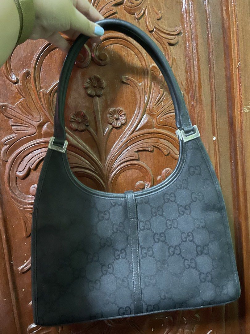Vintage Gucci Bag (Category: Luxury Bags & Wallets) located in Angat. Submitted by destash.and.declutter (Listing ID 1424367061, Image 2). Description: no flaws but needs to be cleaned no code.