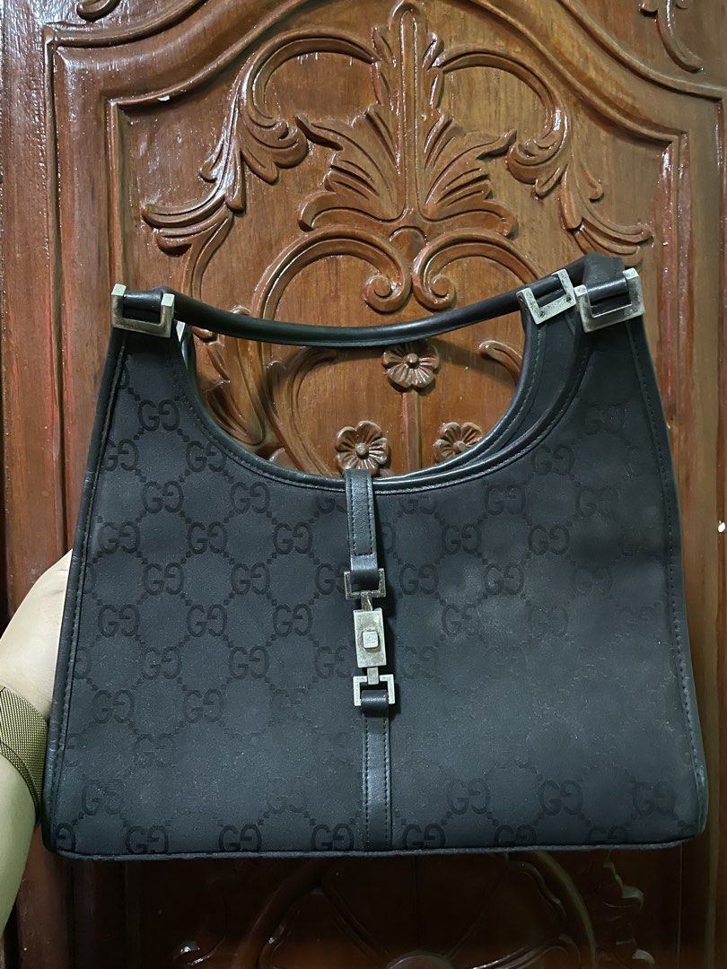 Vintage Gucci Bag (Category: Luxury Bags & Wallets) located in Angat. Submitted by destash.and.declutter (Listing ID 1424367061, Image 1). Description: no flaws but needs to be cleaned no code.