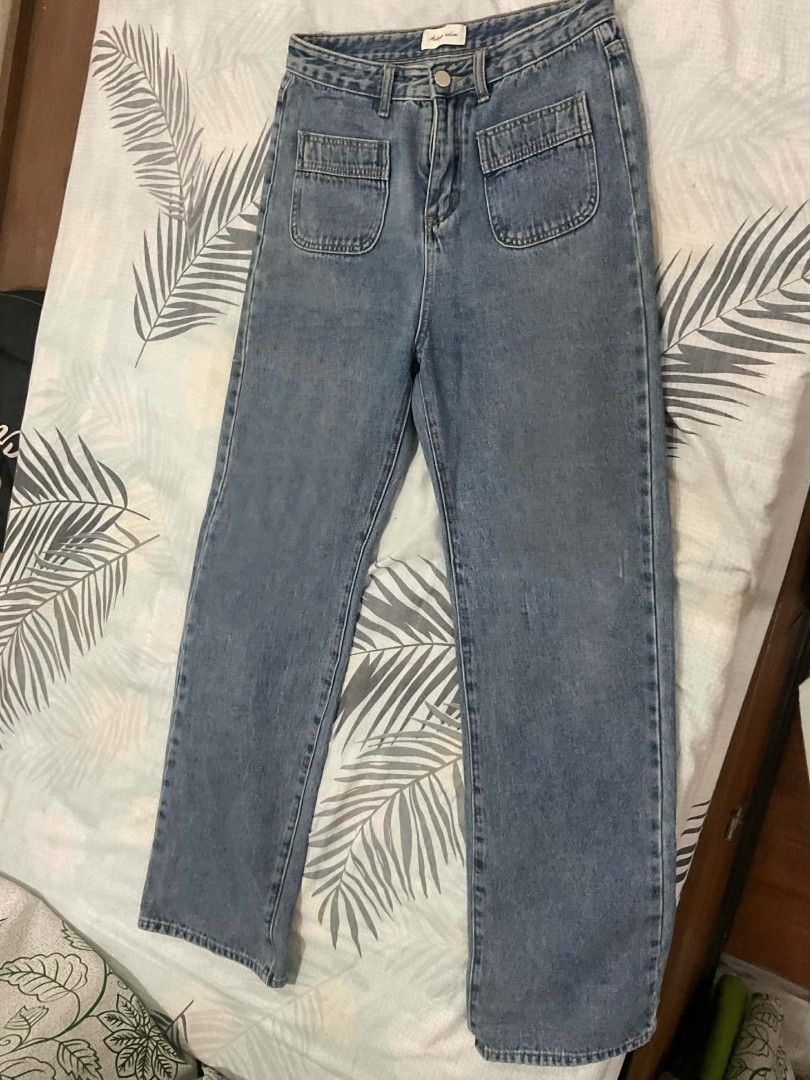 Vintage Light Wash Denim Jeans (Category: Jeans) located in Manila. Submitted by cluttermansea (Listing ID 1423819130, Image 3). Description: - Light wash denim jeans - Wide leg design - Front pockets - Button and zipper closure - Two back pockets - Light blue color.