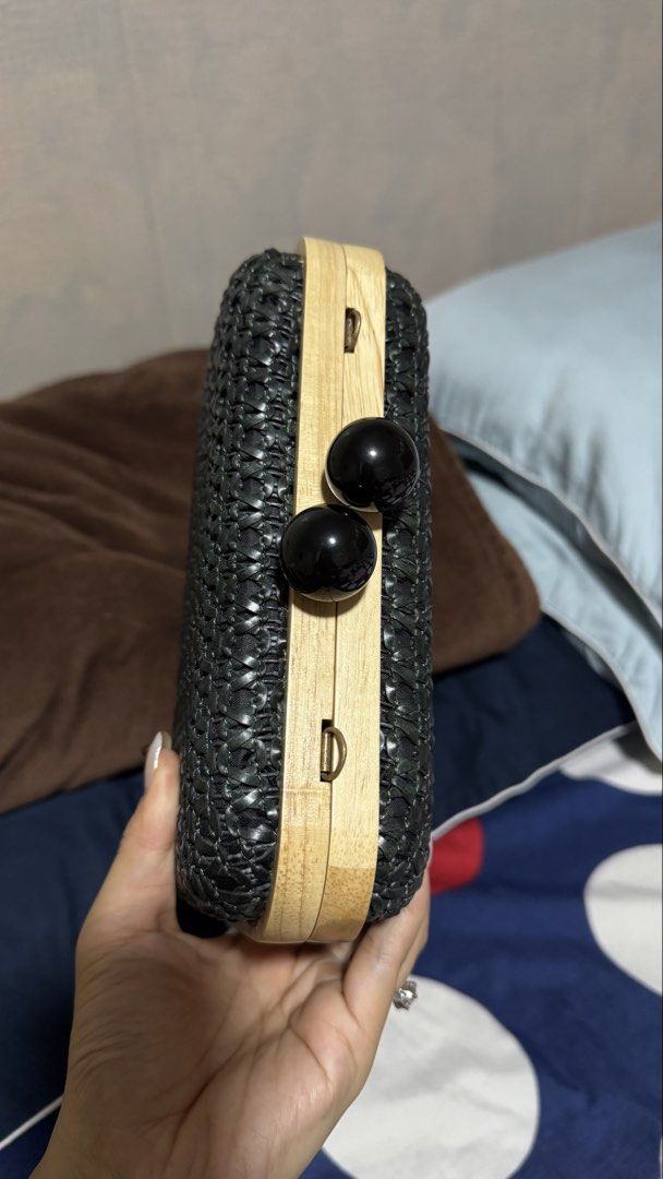Amica Studios Rue clutch bag (Category: Clutches) located in Valenzuela. Submitted by lokithepug (Listing ID 1424438727, Image 3). Description: - Stylish woven clutch bag - Features a chain strap - Rectangular shape with wooden frame - Secure clasp closure Brandnew, not used Rfs: rusty na ung part where you'll put the chain strap. But it is not obvious at all 2300 on website, but will be selling low. +free sf via jnt.