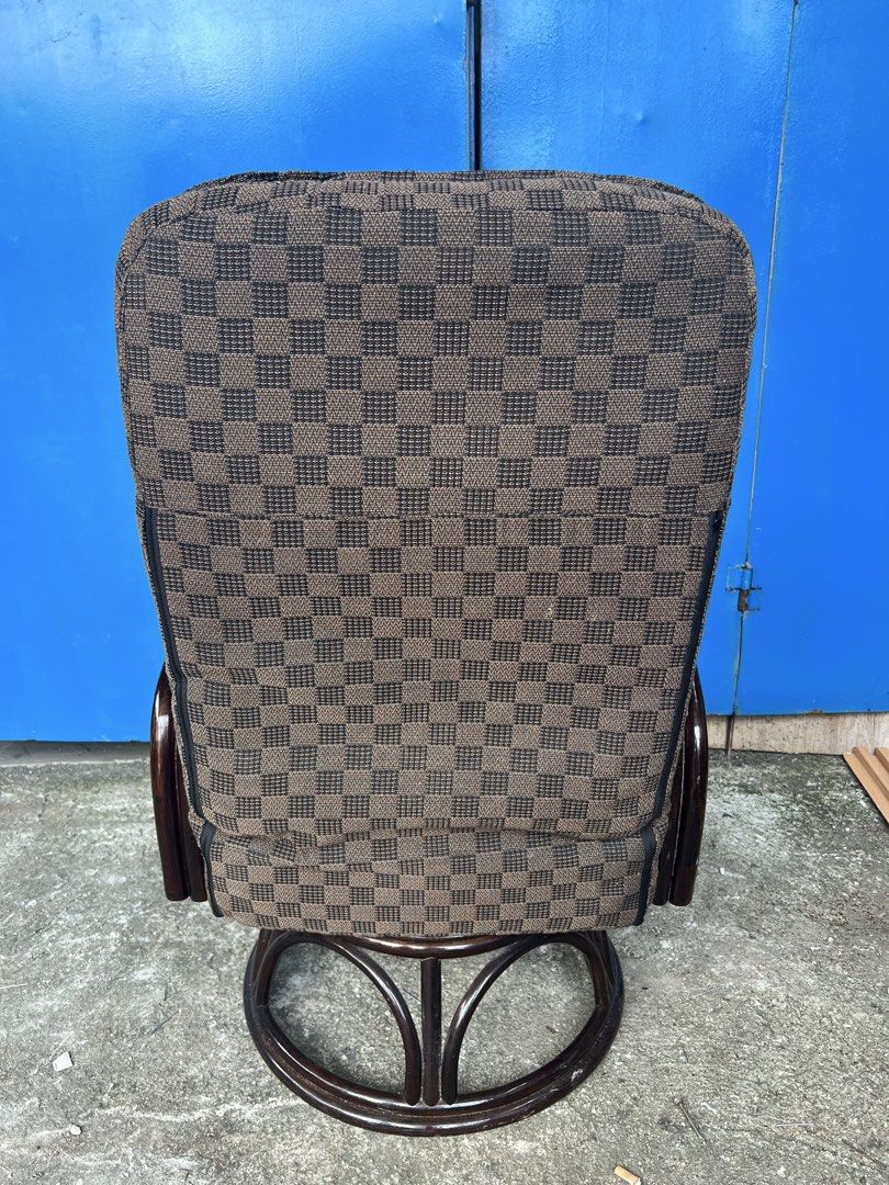 yamazen swivel chair (Category: Chairs) located in Valenzuela. Submitted by ellacarlos (Listing ID 1424352970, Image 3). Description: Japan Direct Good as new.