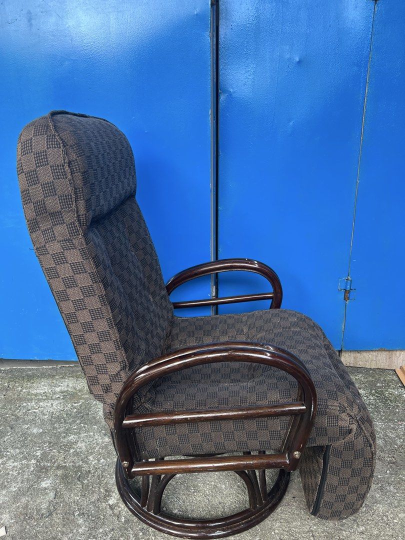 yamazen swivel chair (Category: Chairs) located in Valenzuela. Submitted by ellacarlos (Listing ID 1424352970, Image 2). Description: Japan Direct Good as new.