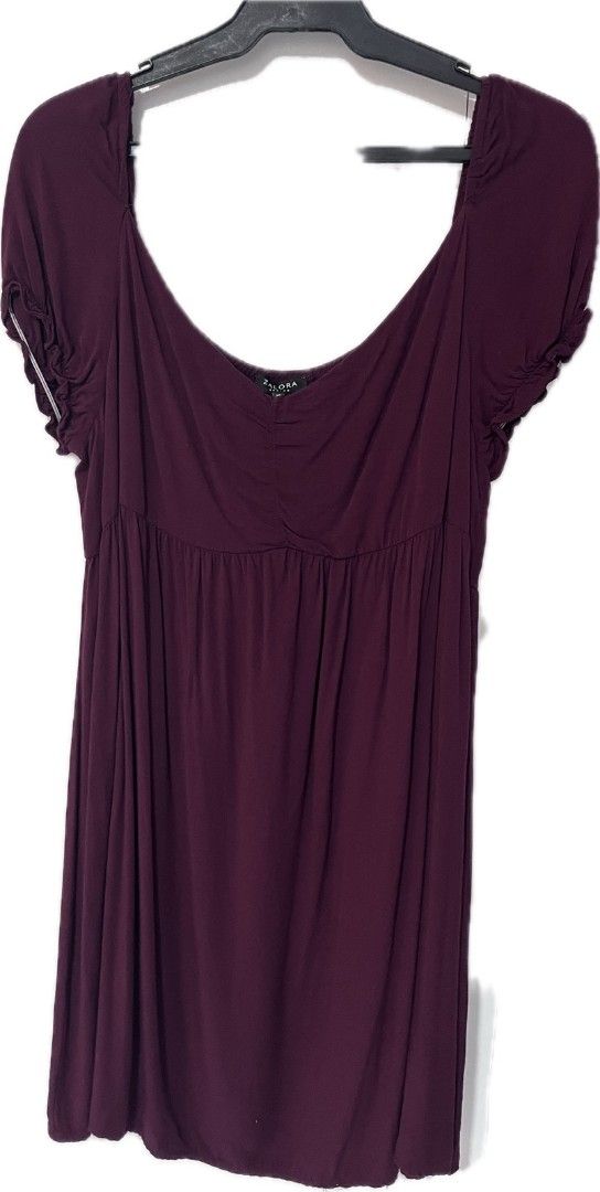 Zalora Basics Maroon Dress - XL (Category: Dresses) located in Naic. Submitted by grasyaaa31 (Listing ID 1424346767, Image 3). Description: - Zalora Basics maroon dress - Size: XL - Features a square neckline - Short sleeves - Gathered detail at the bust - Flowing A-line silhouette.