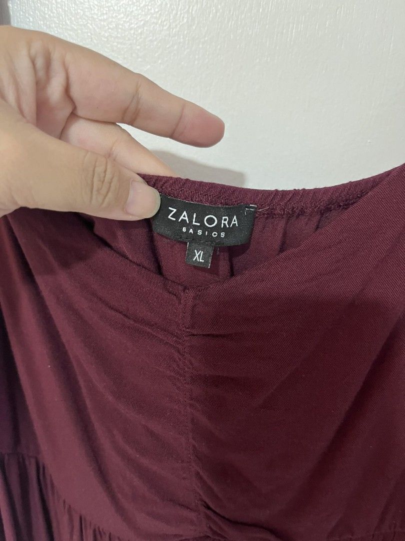 Zalora Basics Maroon Dress - XL (Category: Dresses) located in Naic. Submitted by grasyaaa31 (Listing ID 1424346767, Image 2). Description: - Zalora Basics maroon dress - Size: XL - Features a square neckline - Short sleeves - Gathered detail at the bust - Flowing A-line silhouette.