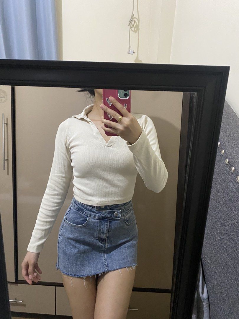 Zara Ribbed Polo Top (Light Cream) (Category: Blouses) located in Taguig. Submitted by jaebae_ (Listing ID 1424444282, Image 2). Description: - Zara cream ribbed polo top - Collared neckline - Long sleeves - Cropped style - Size M (can fit to S-M body frame) - Made in Bangladesh.