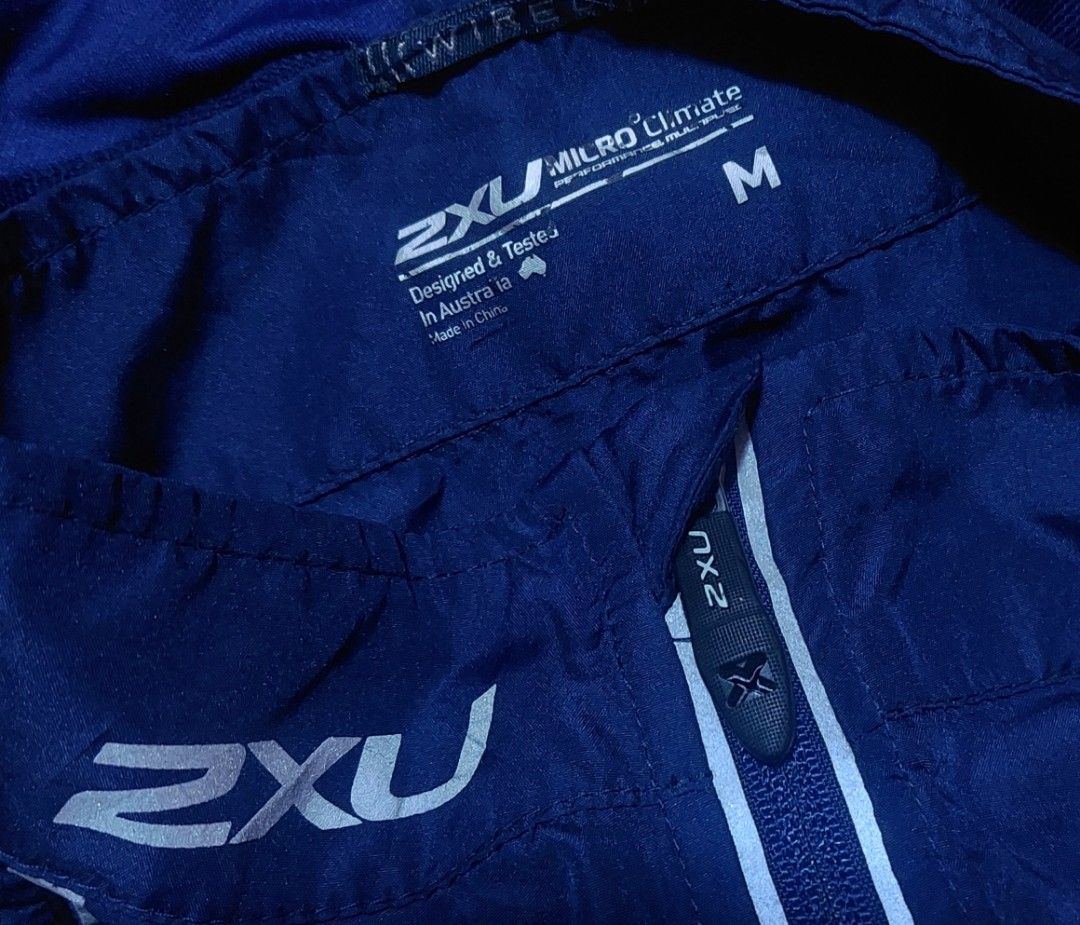 2XU Active 360 Running Jacket (Category: Activewear) located in Baguio. Submitted by wagwagan_001 (Listing ID 1429252274, Image 3). Description: excellent medium 20.5 x 28.