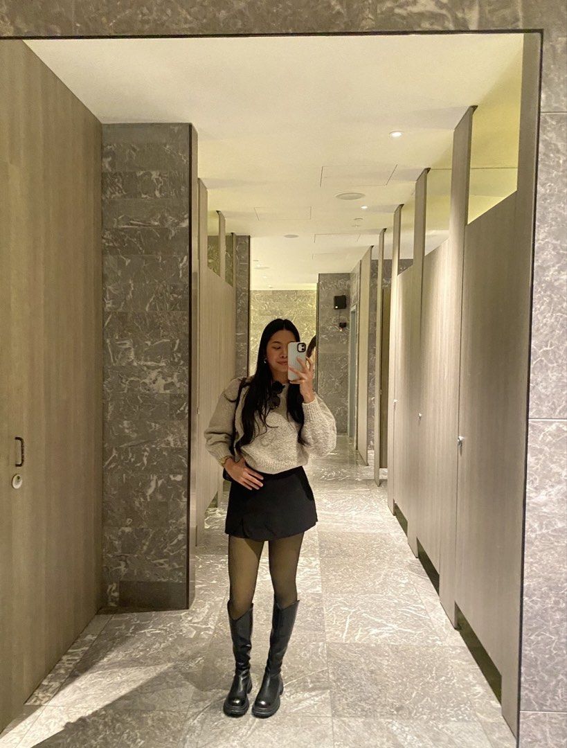 & Other Stories Black Knee High Boots (Category: Boots) located in Magalang. Submitted by movingoutthings (Listing ID 1429268166, Image 3). Description: Bought in New Zealand Wore twice max Still in great condition, still smellsbrandnew and the condition 10/10..