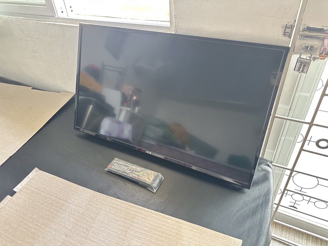 ACE TV with Remote (Category: TV) located in Quezon City. Submitted by hellosydney78 (Listing ID 1429166935, Image 3). Description: Ace 32 Inches Non smart TV, works well with xiaomi stick/tv box with remote with stand .