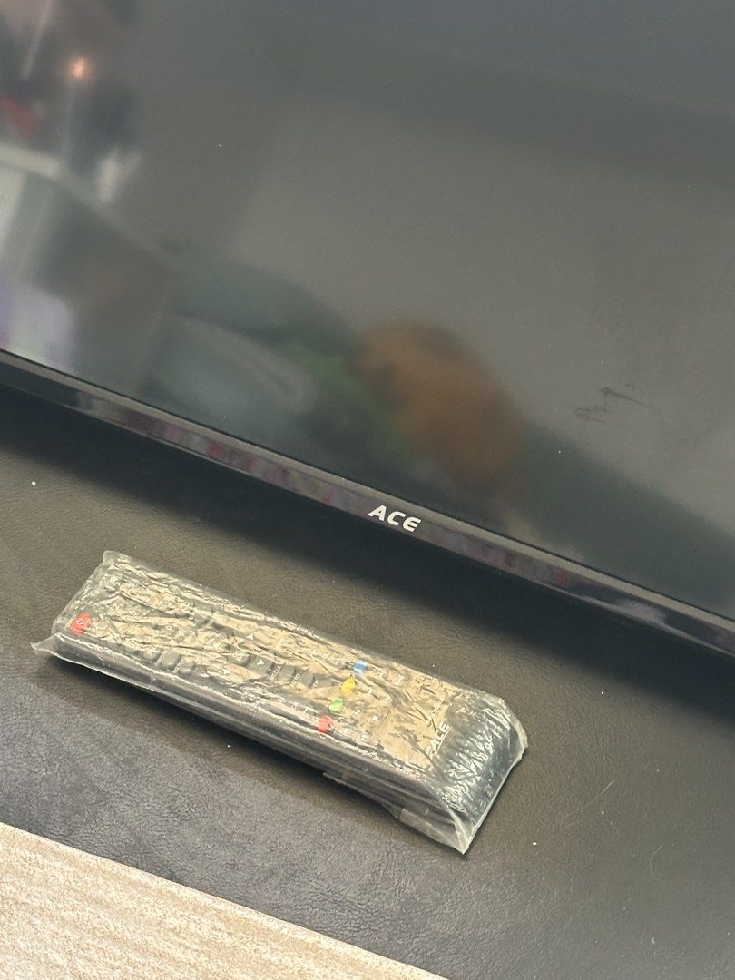 ACE TV with Remote (Category: TV) located in Quezon City. Submitted by hellosydney78 (Listing ID 1429166935, Image 2). Description: Ace 32 Inches Non smart TV, works well with xiaomi stick/tv box with remote with stand .
